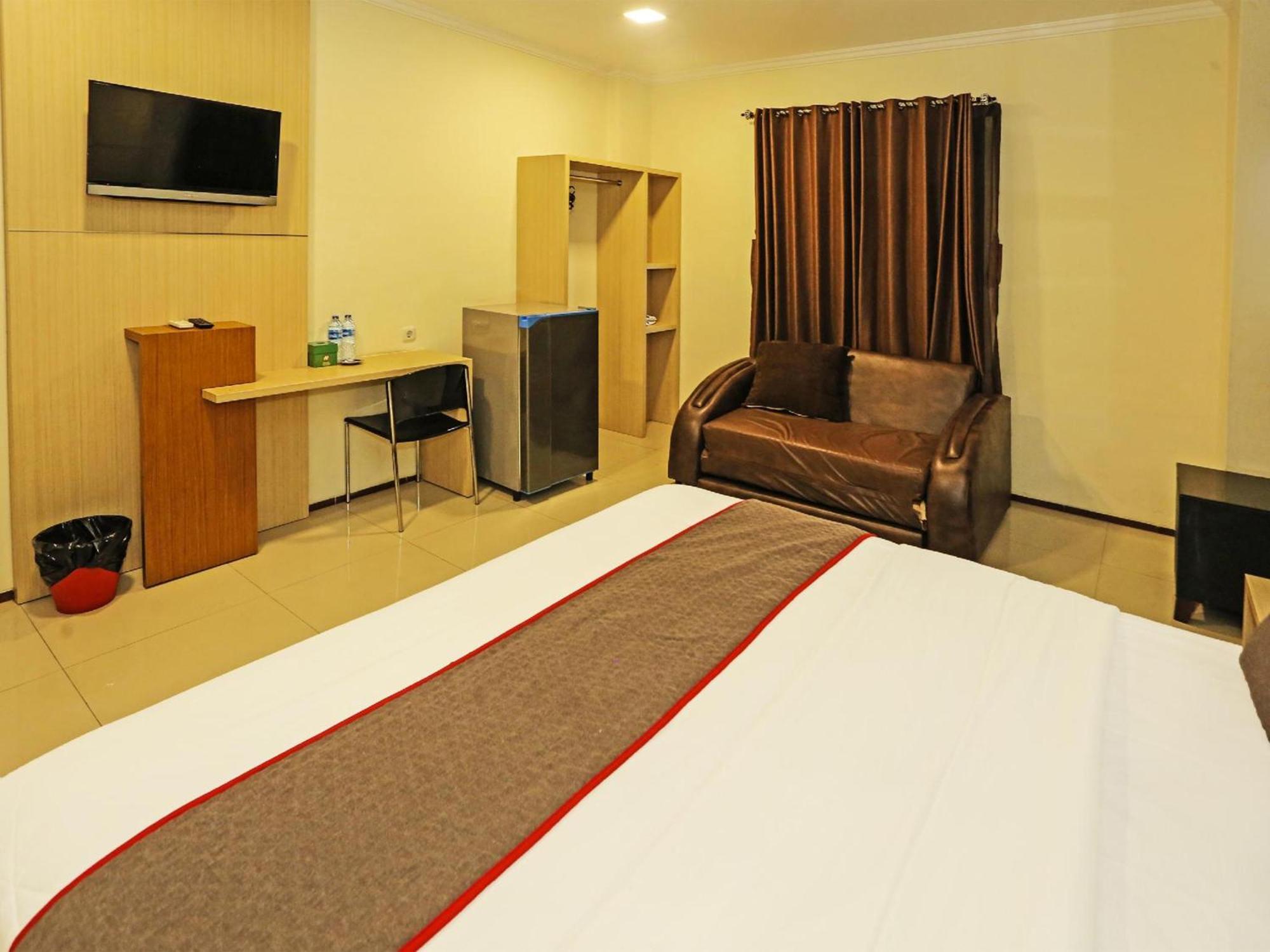 Super Oyo Townhouse Oak Hotel Fiducia Serpong Zewnętrze zdjęcie