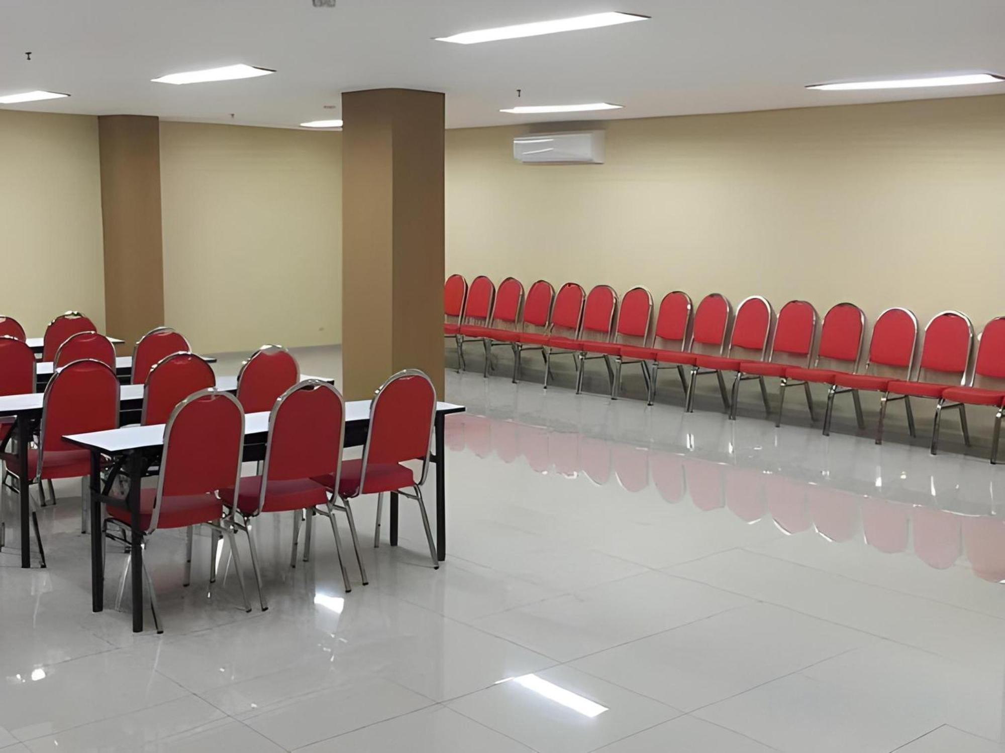 Super Oyo Townhouse Oak Hotel Fiducia Serpong Zewnętrze zdjęcie