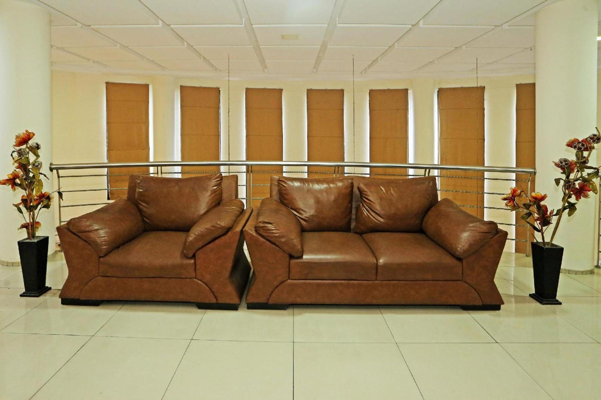 Super Oyo Townhouse Oak Hotel Fiducia Serpong Zewnętrze zdjęcie