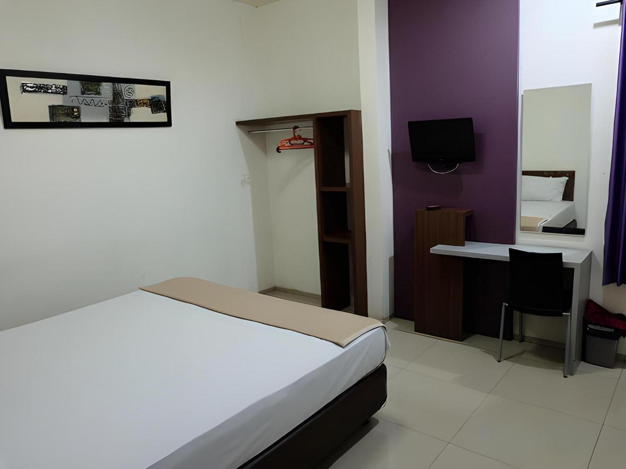 Super Oyo Townhouse Oak Hotel Fiducia Serpong Zewnętrze zdjęcie