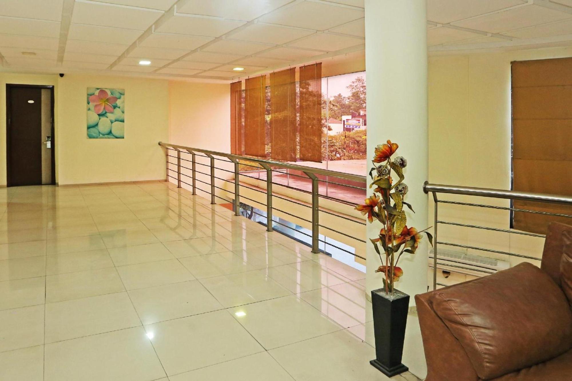 Super Oyo Townhouse Oak Hotel Fiducia Serpong Zewnętrze zdjęcie