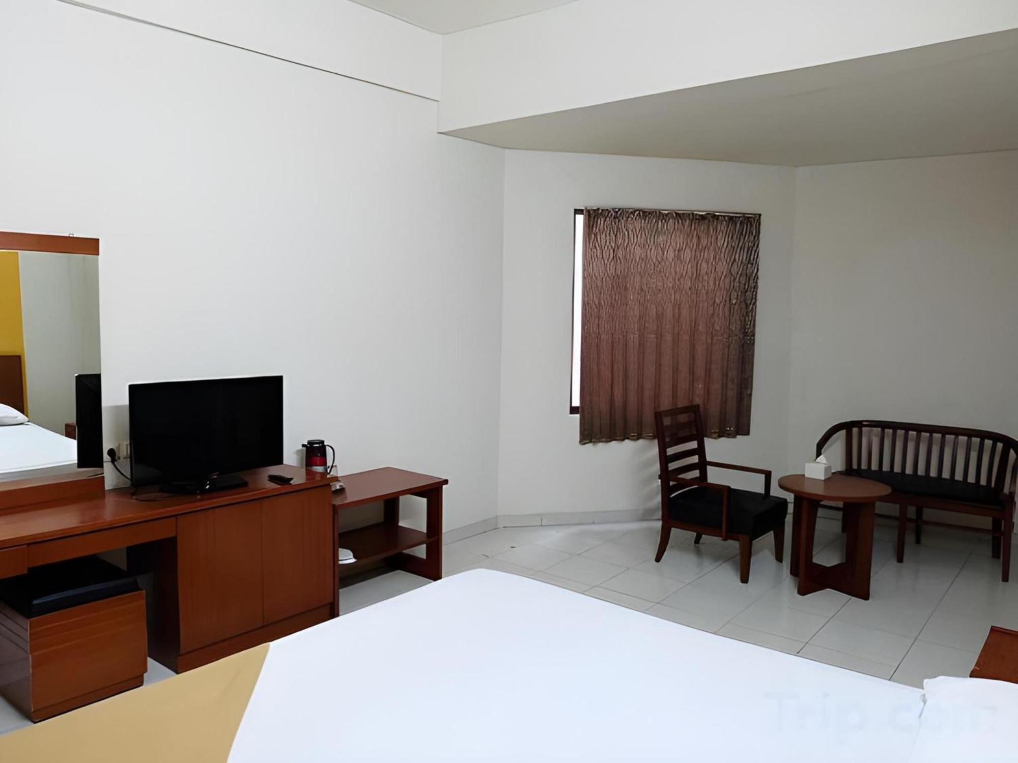 Super Oyo Townhouse Oak Hotel Fiducia Serpong Zewnętrze zdjęcie