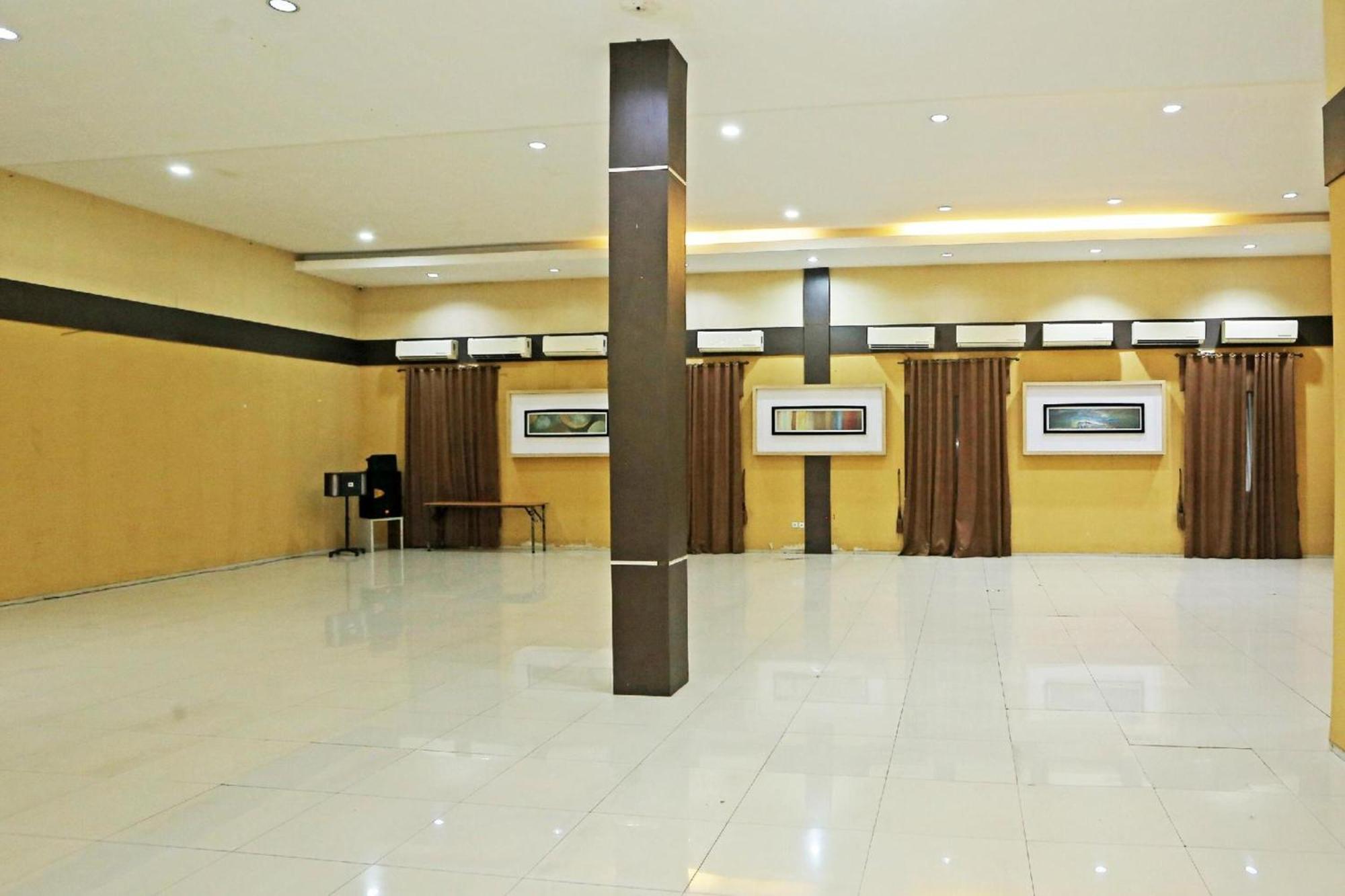 Super Oyo Townhouse Oak Hotel Fiducia Serpong Zewnętrze zdjęcie