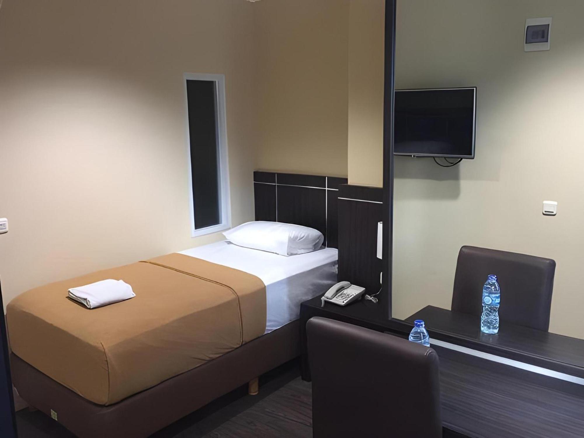 Super Oyo Townhouse Oak Hotel Fiducia Serpong Zewnętrze zdjęcie